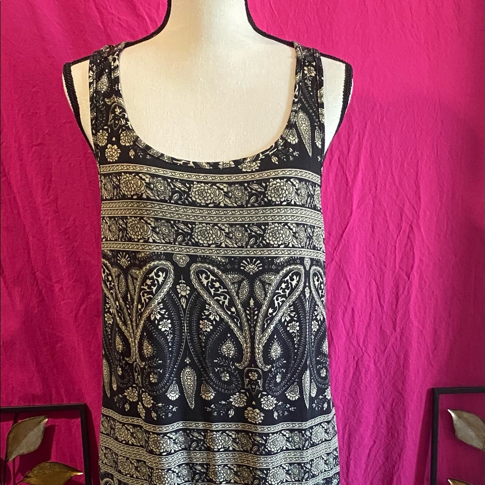 👗NWT Woman’s Dress by Hibelle Size XL